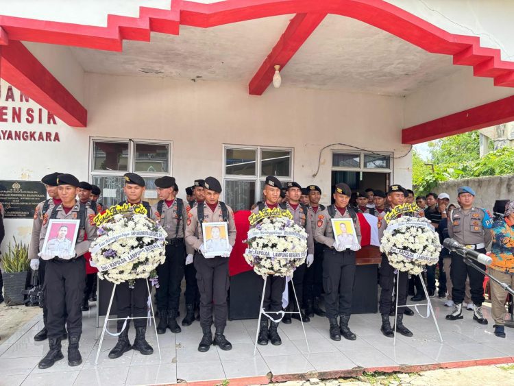 Polri Anugerahi Kenaikan Pangkat Anumerta untuk Tiga Anggota Polda Lampung yang Gugur