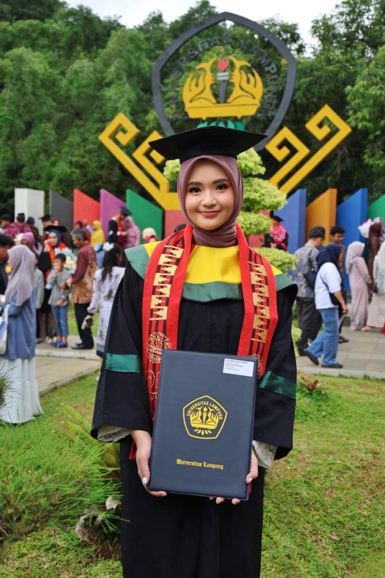 Program Beasiswa Kedokteran Lampung Barat Berbuah Manis, Syafira Hasna Afifah Resmi Wisuda