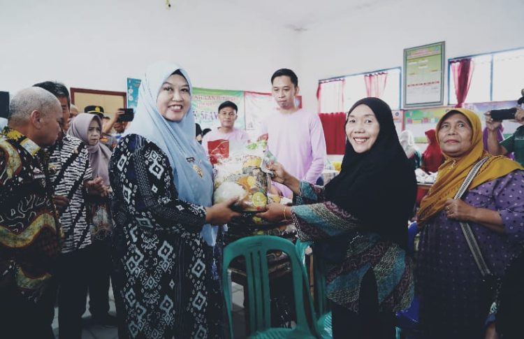 Wabup Pringsewu Resmikan Gerakan Pangan Murah Bersubsidi di Pagelaran