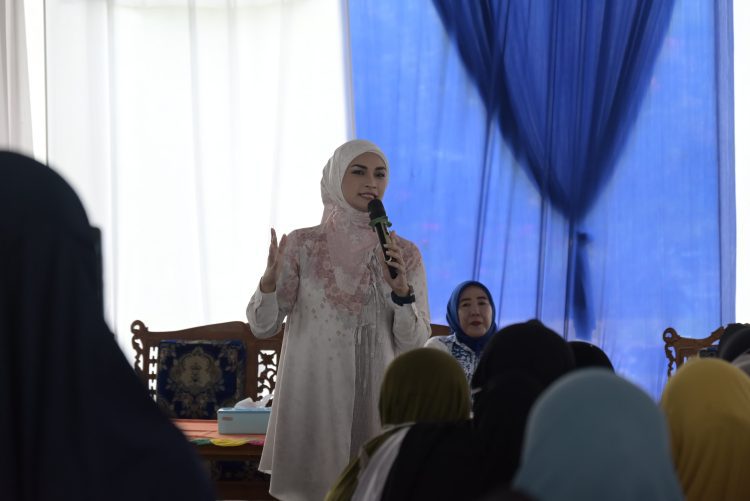 Putri Zulkifli Hasan Kunjungi Pesawaran, Sapa Ribuan Warga dan Salurkan Bantuan