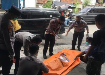 Pria Diduga ODGJ Ditemukan Meninggal di Depan Toko Elektronik di Pringsewu