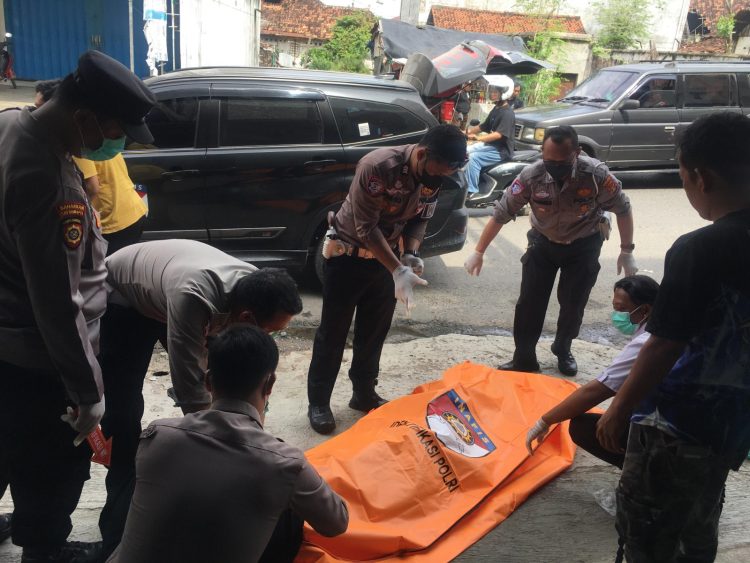 Pria Diduga ODGJ Ditemukan Meninggal di Depan Toko Elektronik di Pringsewu
