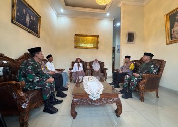 Kapolri Beri Penghargaan Rekpro Bintara kepada Sepupu Briptu Anumerta Ghalib