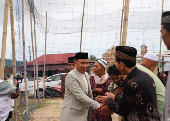 Bupati Parosil Mabsus Shalat Id di Way Tenong, Perkuat Solidaritas dan Kepedulian Sosial