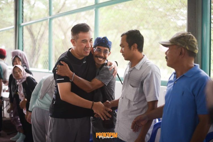 Bupati Pesawaran Adu Skill di Lapangan Futsal Bareng Insan Pers