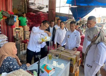 Tim Gabungan Temukan Minyak Goreng Kurang Takaran di Pasar Pringsewu, Pedagang Diimbau Jujur