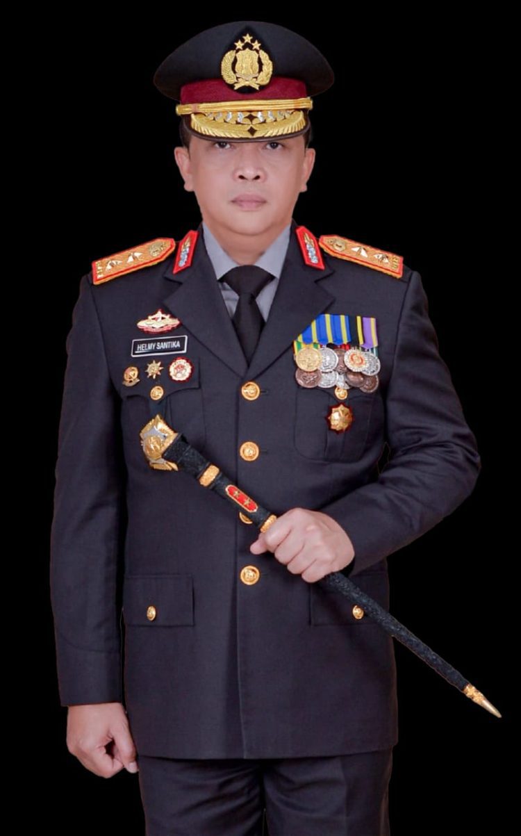 Irjen Pol Helmy Santika: Jenderal Muda Akpol ’93 yang Kini Nakhodai Polda Lampung