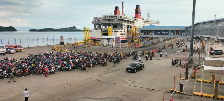 Volume Kendaraan Naik Tajam, ASDP Pastikan Arus Balik di Pelabuhan Bakauheni Lancar