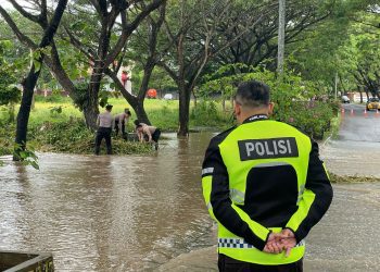 Kapolres Lampung Selatan Tinjau Lokasi Banjir di Kalianda: “Tetap Waspada dan Jaga Lingkungan!”