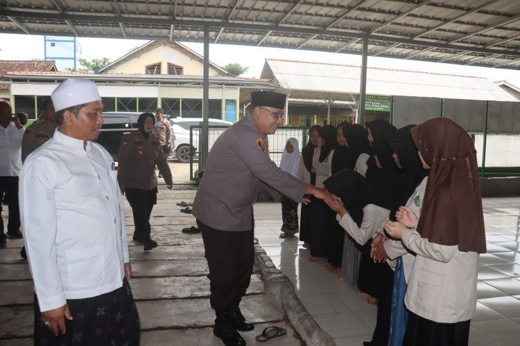 Pererat Silaturahmi dan Jaga Kamtibmas, Polres Lampung Selatan Temui Tokoh Ponpes Darul Ma’arif