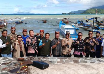 PT Hutama Karya Serahkan Perahu Pustaka untuk Tingkatkan Akses Pendidikan di Pulau Terpencil