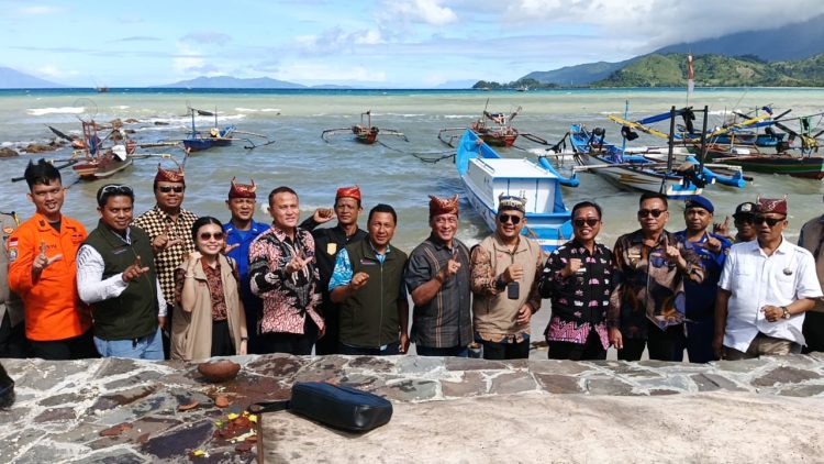 PT Hutama Karya Serahkan Perahu Pustaka untuk Tingkatkan Akses Pendidikan di Pulau Terpencil
