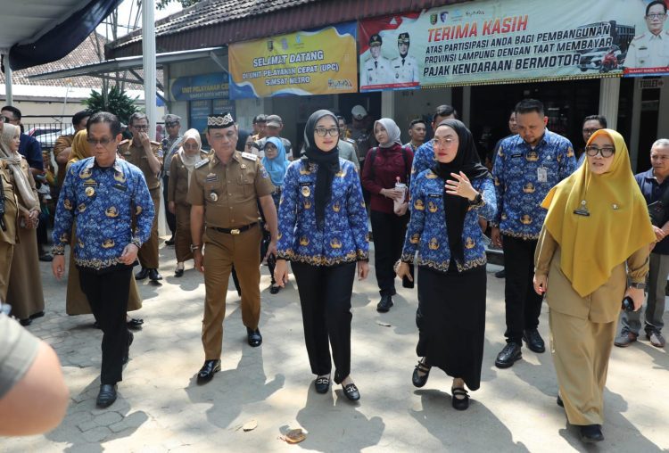 Pastikan Kenyamanan Pembayaran Pajak Kendaraan, Wagub Jihan Nurlela Tinjau Pemutihan Pajak Kendaraan Bermotor di Samsat Metro dan Lampung Timur