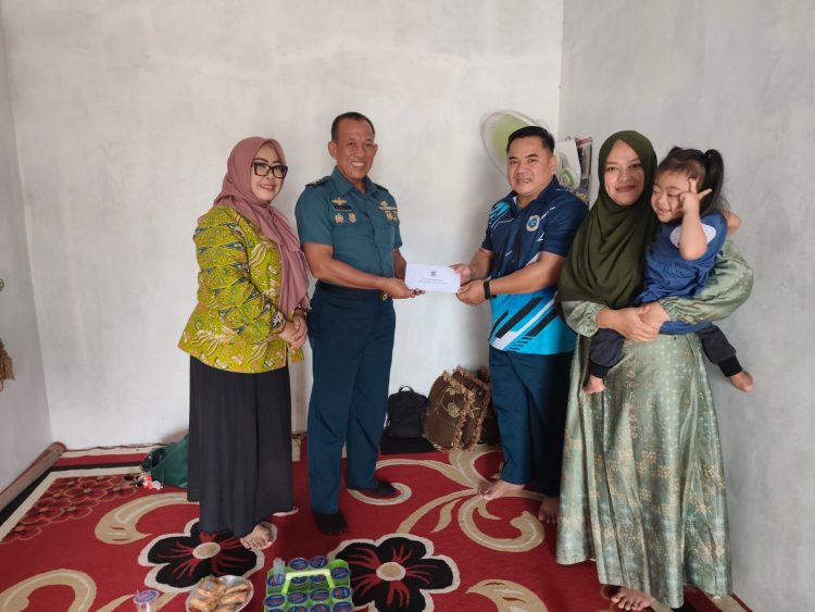 Menjelang HUT ke-60, Lanal Lampung Tabur Kasih Lewat Anjangsana dan Kepedulian