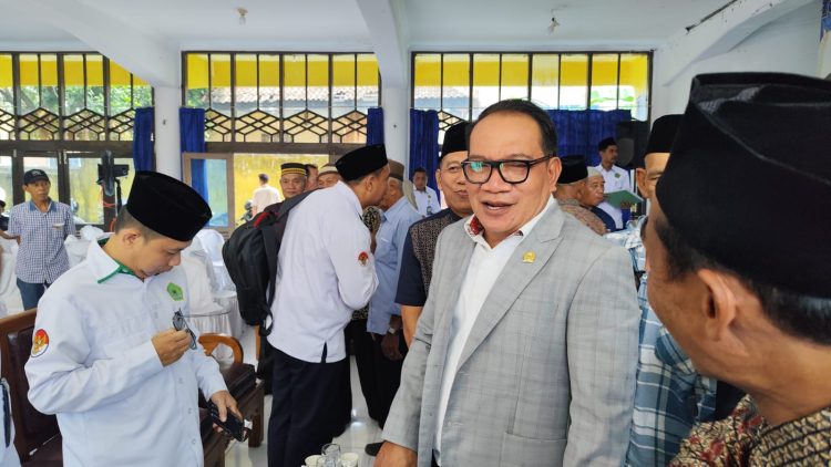 Aprozi Alam Serap Aspirasi Warga Lampura, Bawa 15.000 Beasiswa KIP untuk Siswa Madrasah