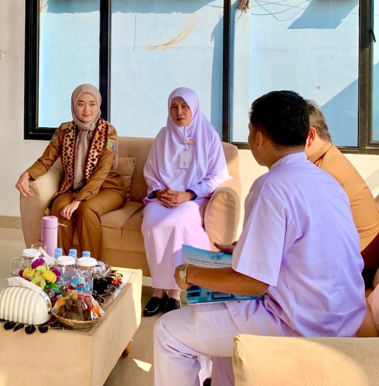 Capping Day STIKES Baitul Hikmah: Mengukuhkan Janji, Mengawali Pengabdian