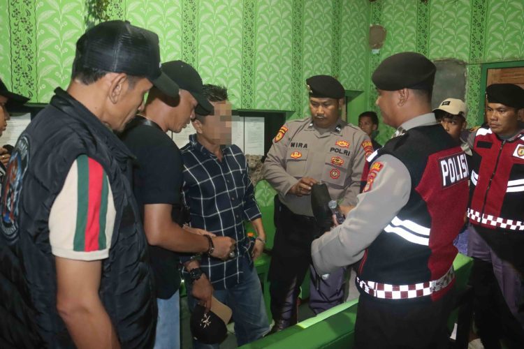 Operasi Pekat Krakatau 2025: Dua Warga Palas Diamankan Polisi di Cafe Karaoke, Bawa Sabu dan Senjata Tajam