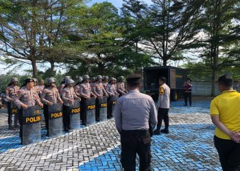 Polres Pesawaran Panaskan Kesiapsiagaan Jelang PSU, Kapolres Pimpin Langsung Latihan Dalmas