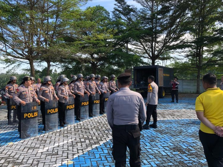 Polres Pesawaran Panaskan Kesiapsiagaan Jelang PSU, Kapolres Pimpin Langsung Latihan Dalmas