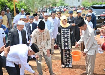 Peletakan Batu Pertama Masjid Hajjah Umi Paniem, Wujud Komitmen Meningkatkan Kehidupan Religius di Pesawaran
