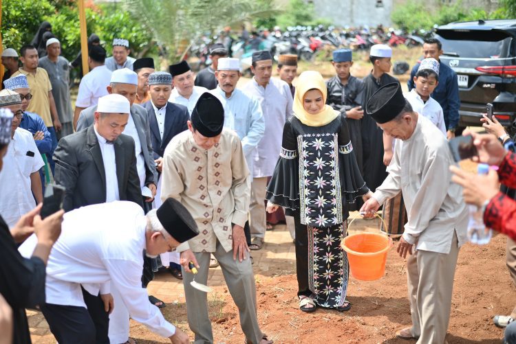 Peletakan Batu Pertama Masjid Hajjah Umi Paniem, Wujud Komitmen Meningkatkan Kehidupan Religius di Pesawaran