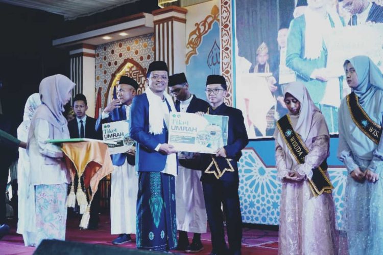 Bupati Pringsewu Hadiri Haflah Takhrij IMBOS, Tegaskan Dukungan untuk Pendidikan Religius dan Berkualitas