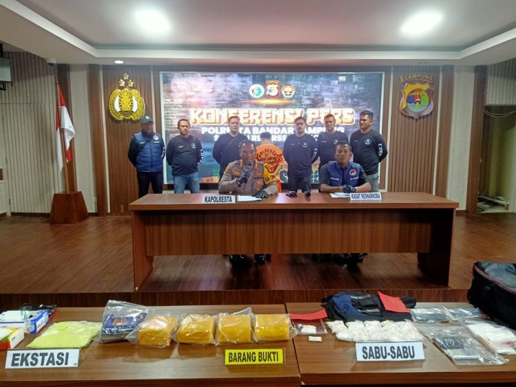 Polresta Bandar Lampung Gagalkan Peredaran 6,6 Kg Sabu dan Ribuan Ekstasi Jaringan Malaysia
