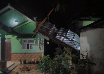 Puting Beliung Terjang Tanggamus Jelang Magrib, Empat Rumah Rusak Parah