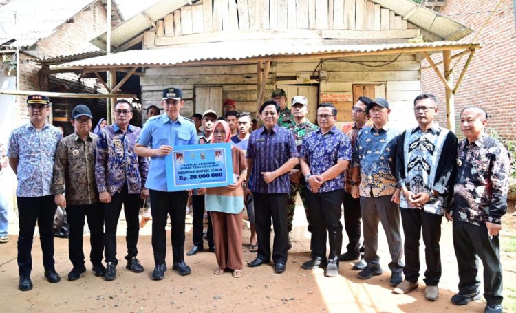 Bupati Egi Salurkan Bantuan RTLH di Sidodadi Asri: Wujud Nyata Kepedulian Pemkab Lamsel
