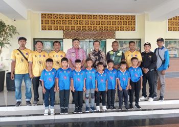 Bupati Pringsewu Lepas SSB Bintang Muda Purwodadi Menuju Kejurnas Sepakbola U-10 di Bogor