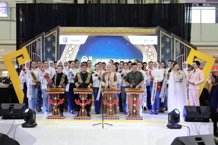 Ketua Dekranasda Lampung Buka Lampung Fashion 2025, Tampilkan 46 Finalis Muli Meghanai dari 13 Kabupaten/Kota