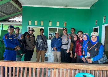 Polri Kawal Ketat Distribusi Logistik PSU ke Pulau Pahawang, Tegakkan Demokrasi di Wilayah Kepulauan