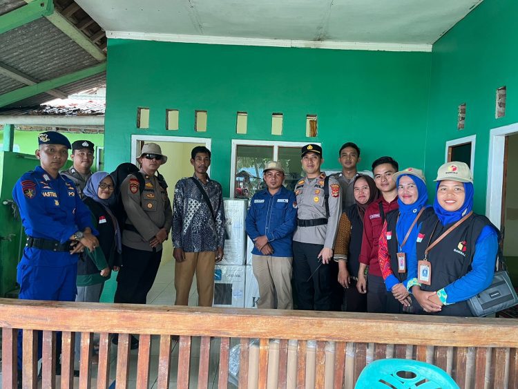 Polri Kawal Ketat Distribusi Logistik PSU ke Pulau Pahawang, Tegakkan Demokrasi di Wilayah Kepulauan