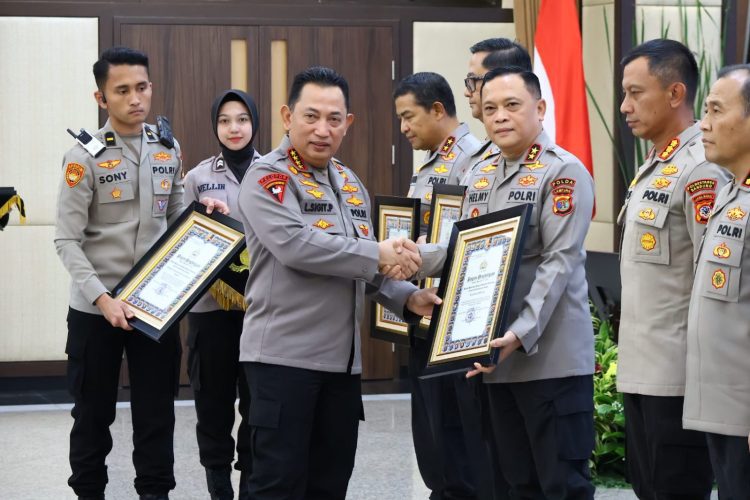 Kapolri Buka Rakernis Gabungan 4 Satker dan Berikan Penghargaan untuk 13 Satker dengan Nilai IKPA 100%