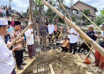 Bupati Parosil Letakkan Batu Pertama Pembangunan Masjid Nurul Huda, Tegaskan Masjid Lebih dari Sekadar Tempat Salat