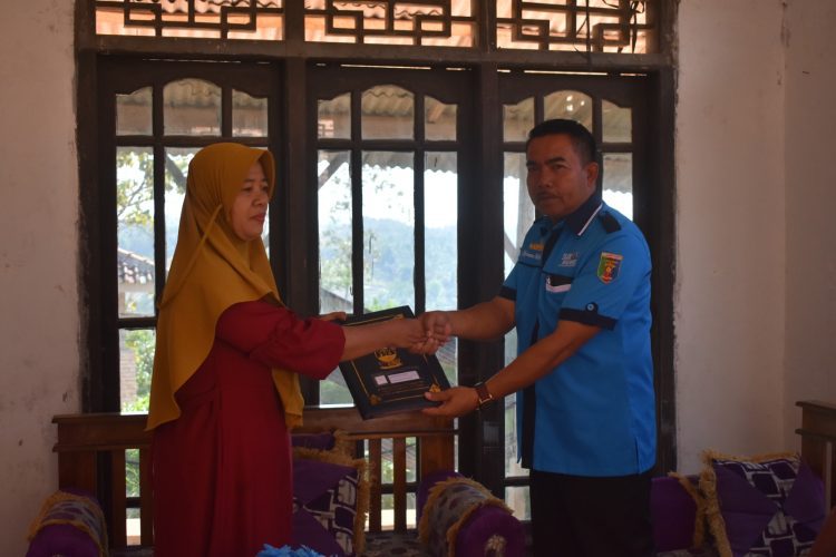 SMKN 2 Kalianda Antar Ijazah Door to Door, Gratiskan Biaya Sesuai Arahan Gubernur Lampung