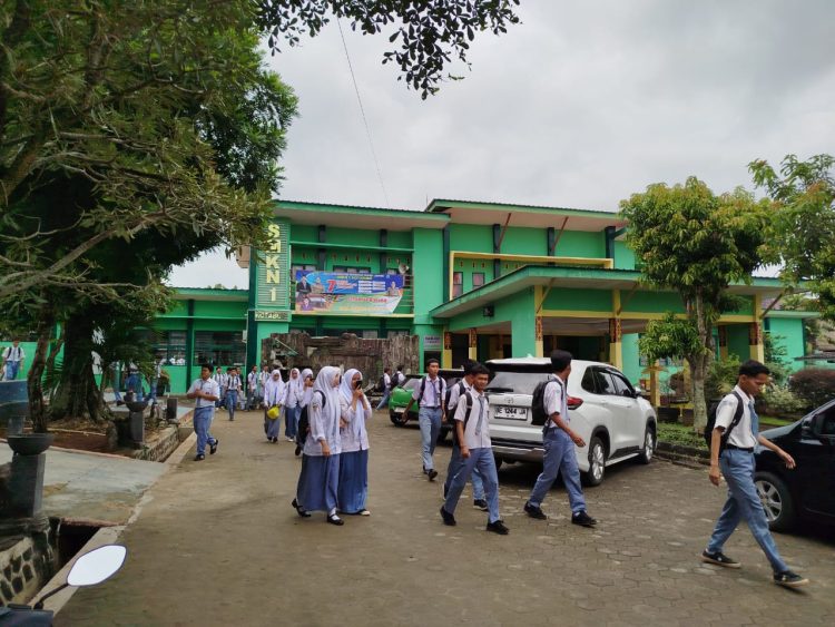 Sekolah: Rumah Kedua yang Membentuk Karakter dan Masa Depan Siswa