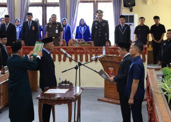 Hadiri Pelantikan PAW Anggota DPRD, Wakil Bupati Lampung Barat Mad Hasnurin Tegaskan Komitmen Jalankan Tugas Wakil Rakyat