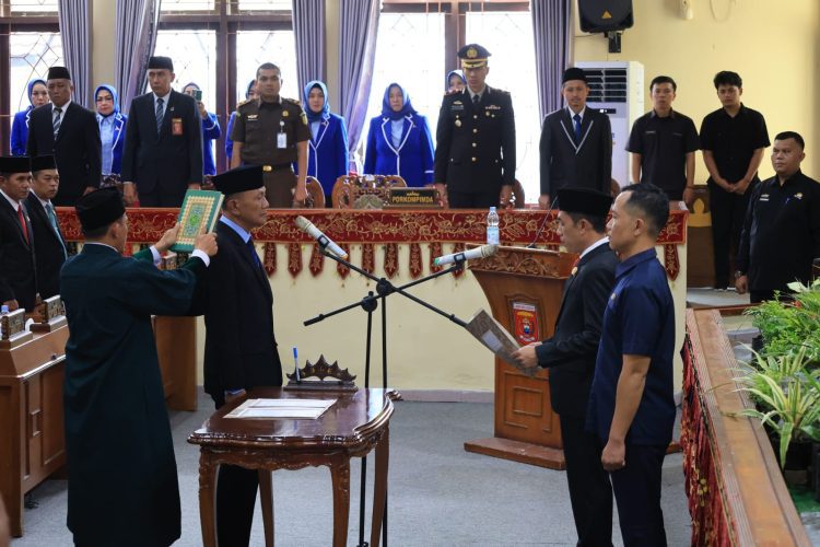 Hadiri Pelantikan PAW Anggota DPRD, Wakil Bupati Lampung Barat Mad Hasnurin Tegaskan Komitmen Jalankan Tugas Wakil Rakyat