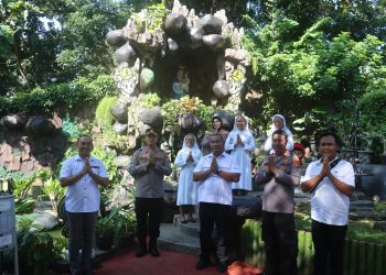 Personil Polres Lampung Selatan Gelar Silaturahmi dan Bakti Sosial di Retret Ngisonando Jelang Peringatan Kenaikan Yesus Kristus