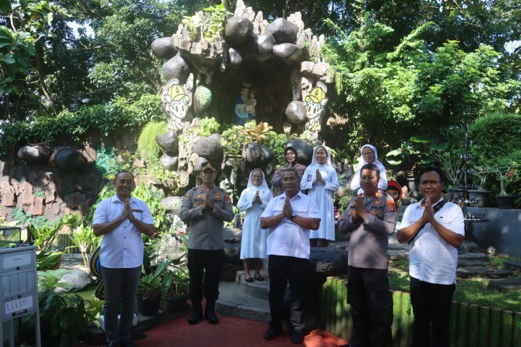 Personil Polres Lampung Selatan Gelar Silaturahmi dan Bakti Sosial di Retret Ngisonando Jelang Peringatan Kenaikan Yesus Kristus