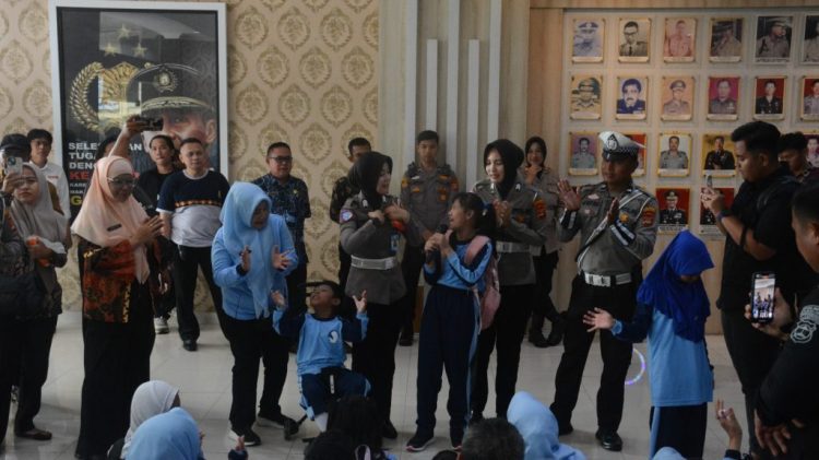 Anak Disabilitas Kunjungi Polresta Bandarlampung, Dinas Pendidikan Fasilitasi Belajar Lewat Pengalaman Nyata