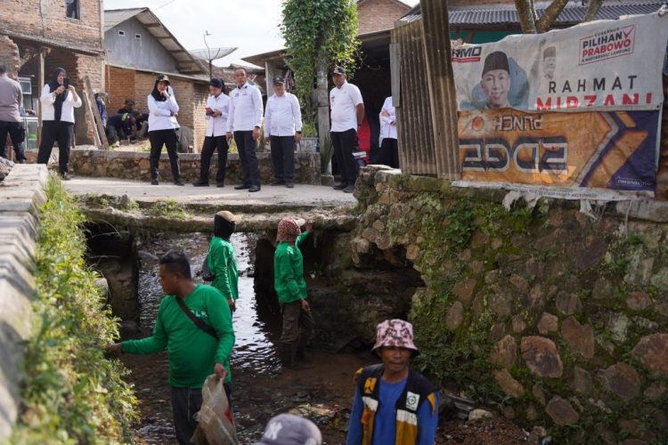 Wujudkan Ruang Hijau, Walikota Eva Dwiana Beli Rumah Warga untuk Dijadikan Taman