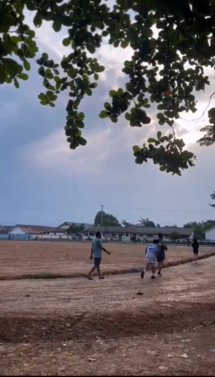 Dandim 0412 Lampura Sulap Lahan Kosong Jadi Lapangan Olahraga untuk Warga dan Pelajar