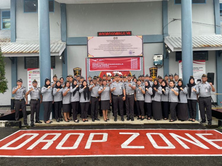 Hujan Deras Tak Padamkan Api Nasionalisme di Rutan Ambon