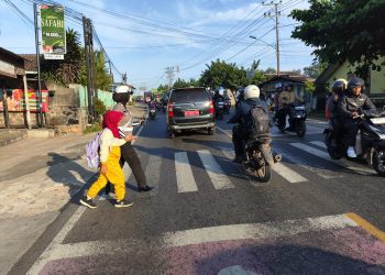 Satlantas Polres Pesawaran Amankan Jalur Sekolah: Edukasi dan Tertib Lalu Lintas Sejak Pagi