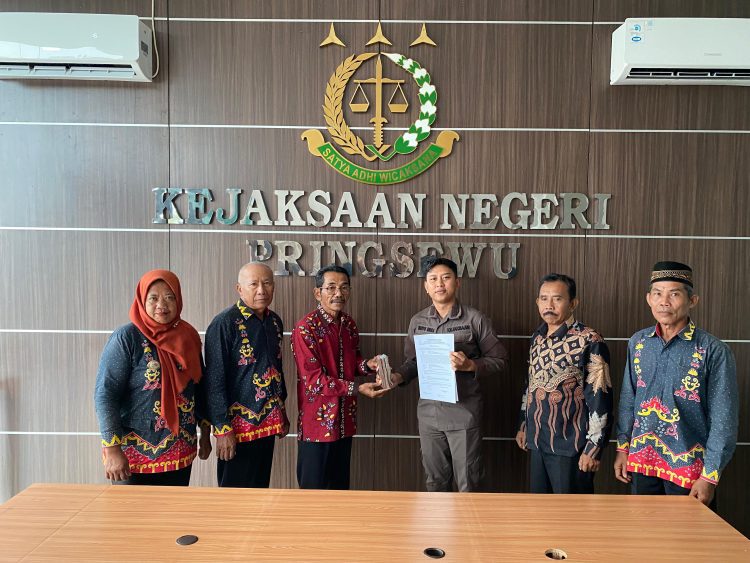 Kejari Pringsewu Sita Uang Titipan dari 13 Kakon Terkait Dugaan Korupsi Bimtek 2024