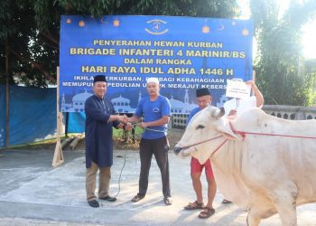 Semangat Kurban di Bumi Harimau Sumatera, Danbrigif 4 Mar/BS Bersama Ibu Yayuk Tarigan Tebar Kepedulian di Hari Raya Iduladha