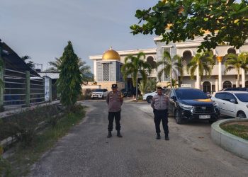 Polsek Gedong Tataan Kawal Sholat Idul Adha, Pastikan Lalu Lintas Tetap Lancar di Jalinbar