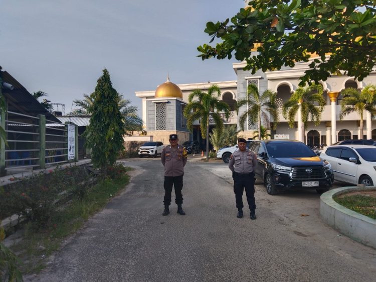 Polsek Gedong Tataan Kawal Sholat Idul Adha, Pastikan Lalu Lintas Tetap Lancar di Jalinbar